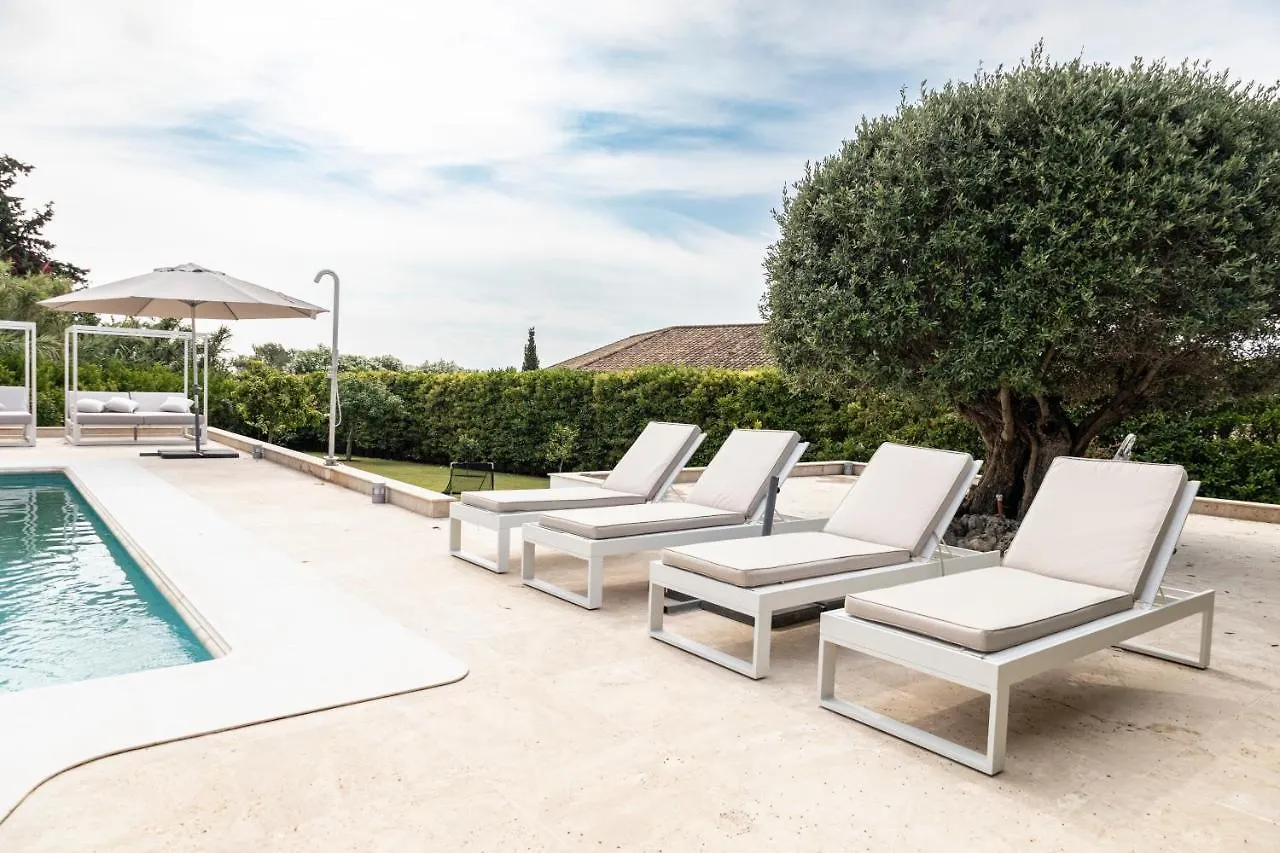 Large 5 Bedroom Villa With Heated Pool + Sea Views Marbella 0*,